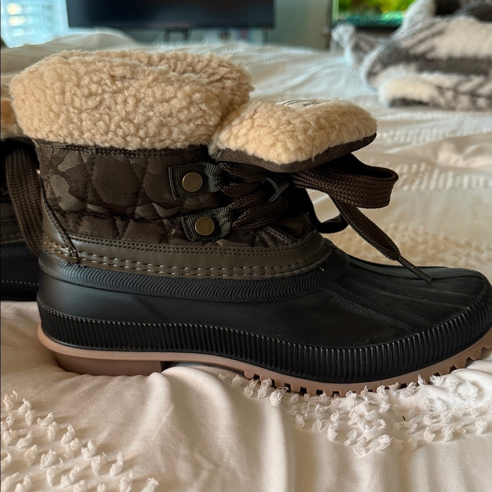 Women's Shearling-Lined Winter Duck Boots 🥾❄️